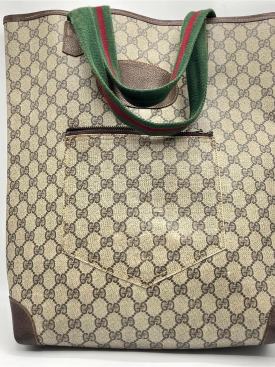 Gucci Handbags - Authentic Gucci Beige GG Supreme Canvas Tote with Green and Red Strap.